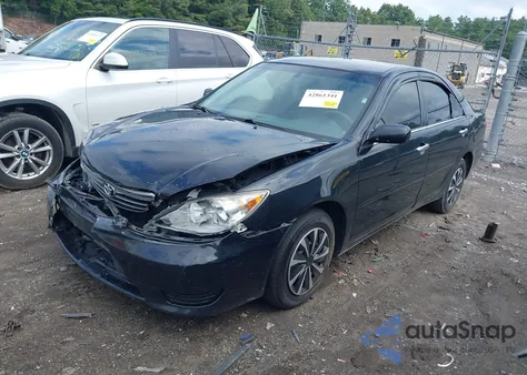 2006 Toyota Camry Le z USA, uszkodzony, nr VIN JTDBE30K563056004